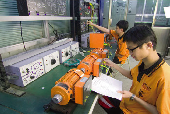 students study at workshop