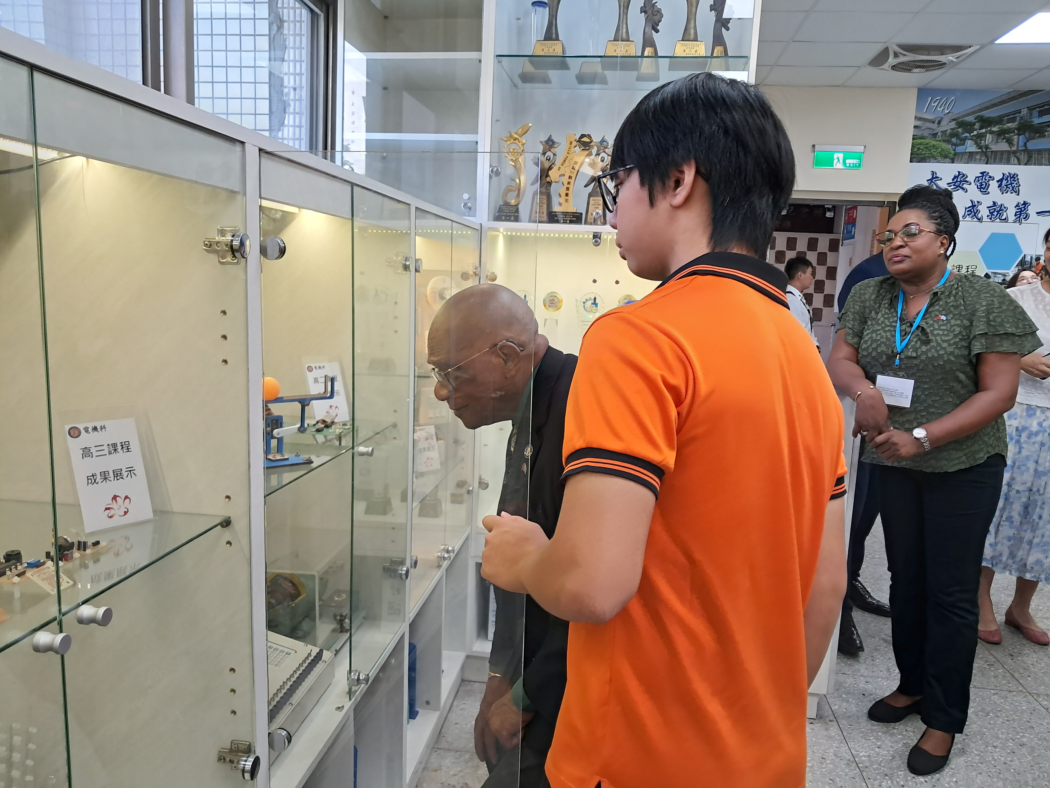 聖露西亞總督來參訪-5